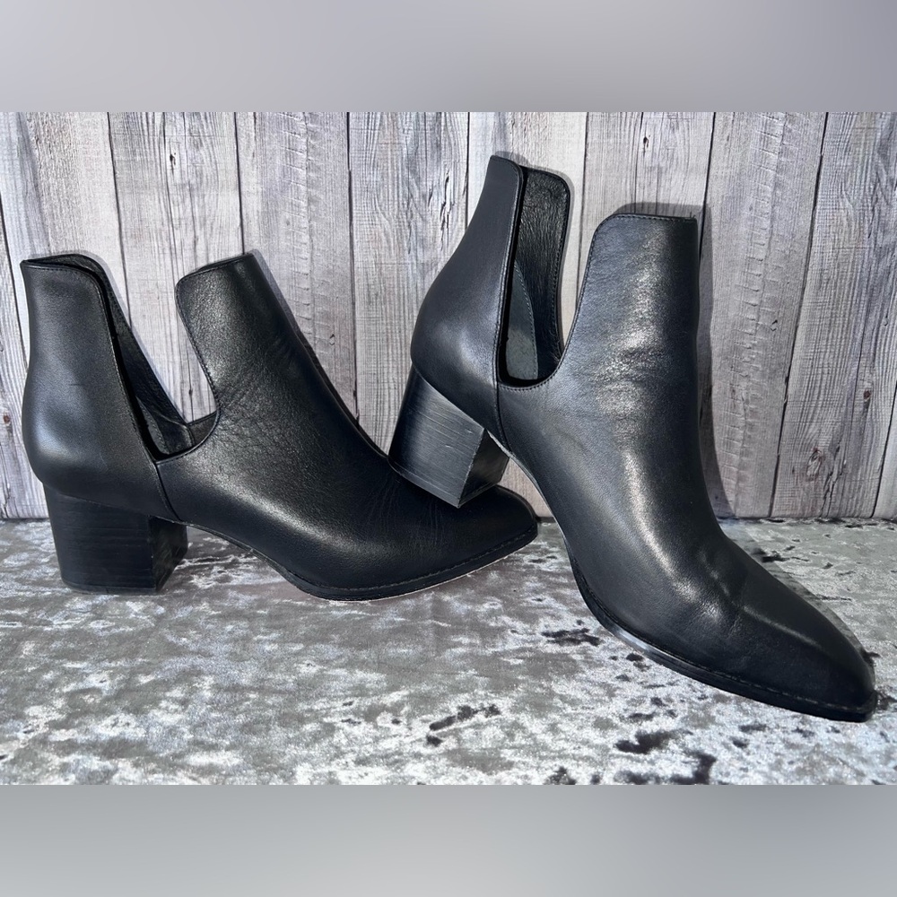 Deltan Black Ankle Boots-size 9.5